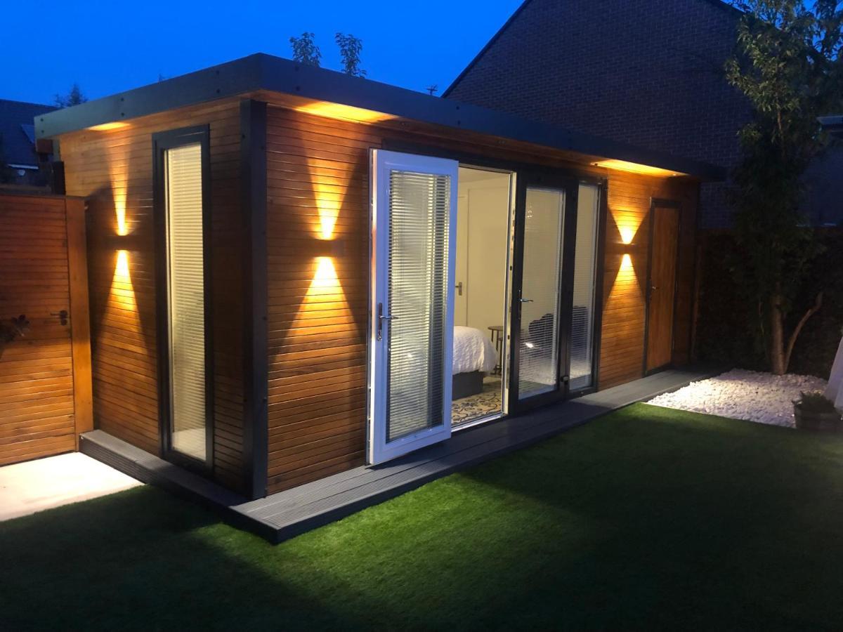 Meezee Pearl Double Bed Lodge With Free Parking Salford  Bagian luar foto