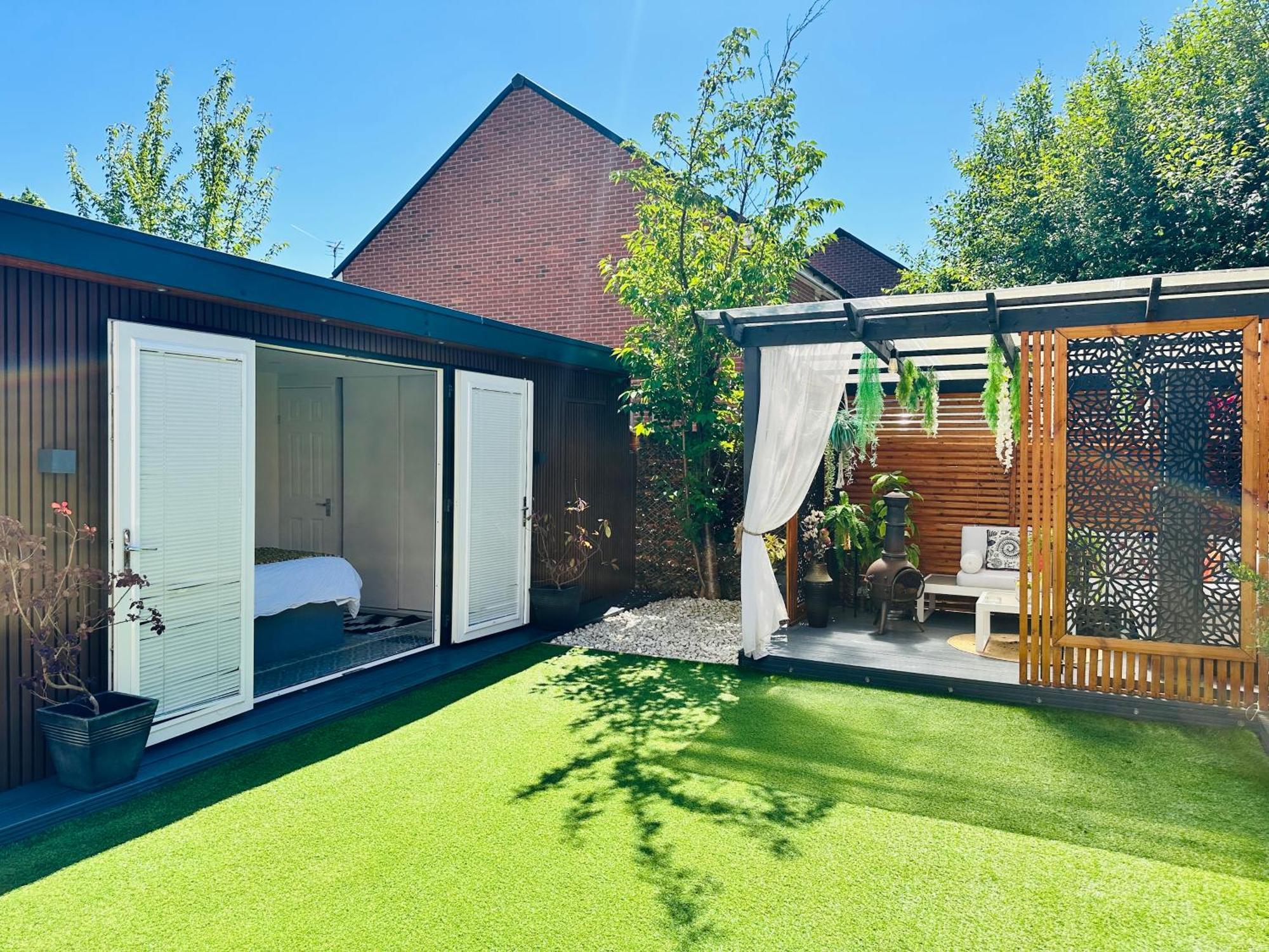 Meezee Pearl Double Bed Lodge With Free Parking Salford  Bagian luar foto